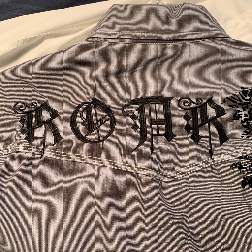 Roar Button Up - image 3